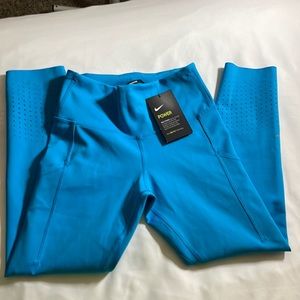 THE NIKE
EPIC LUX
TIGHT FIT